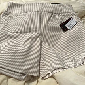 Attyre Women Bermuda/Activity Shorts Pull On Mid Rise‎ beige and white